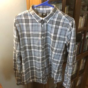 H&M gray and blue pattern button down shirt